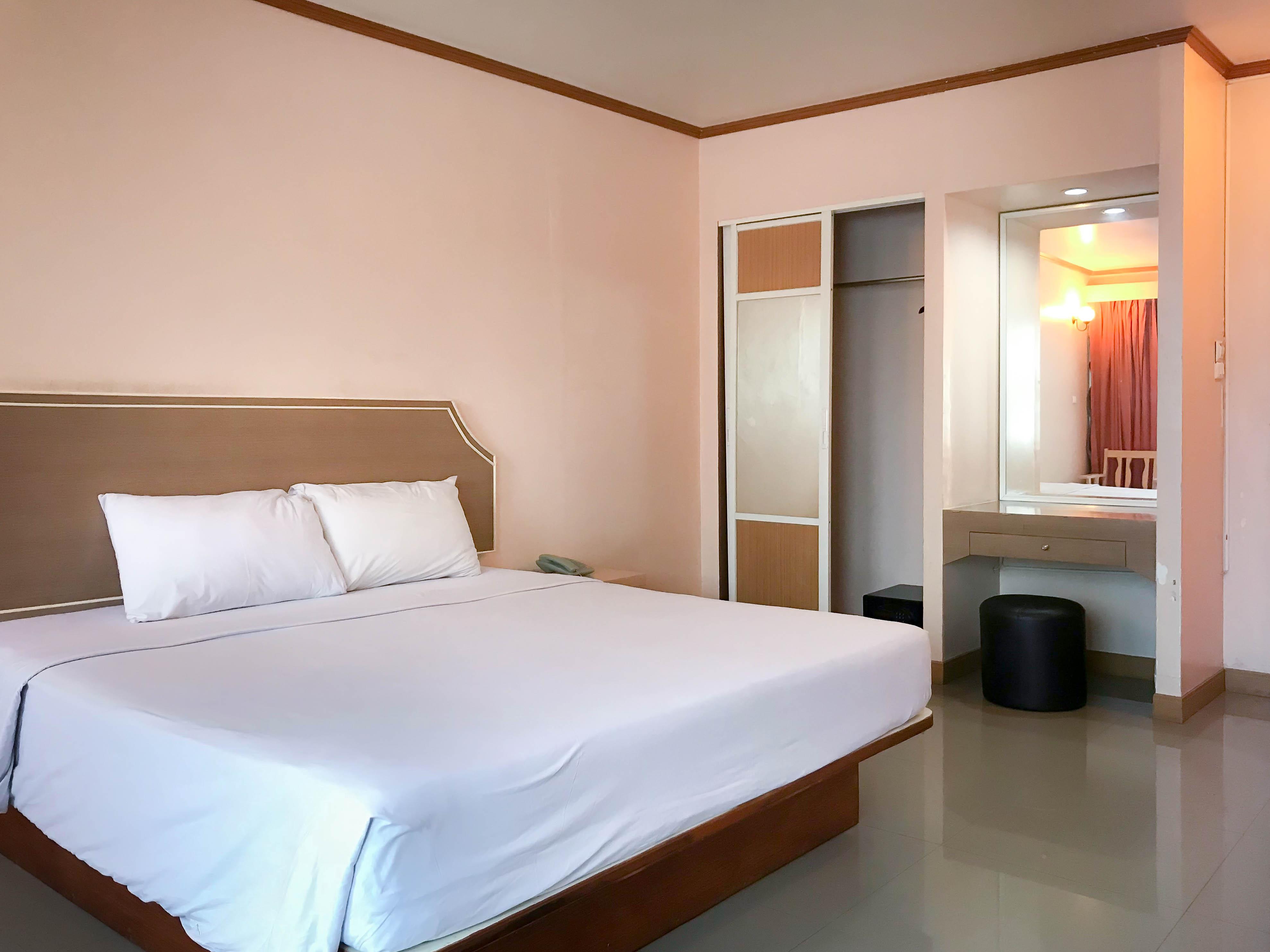 J Two S Pratunam Hotel Bangkok Exterior photo