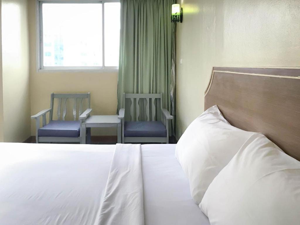 J Two S Pratunam Hotel Bangkok Exterior photo