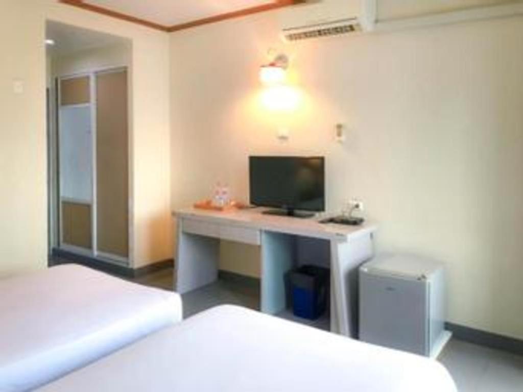 J Two S Pratunam Hotel Bangkok Exterior photo