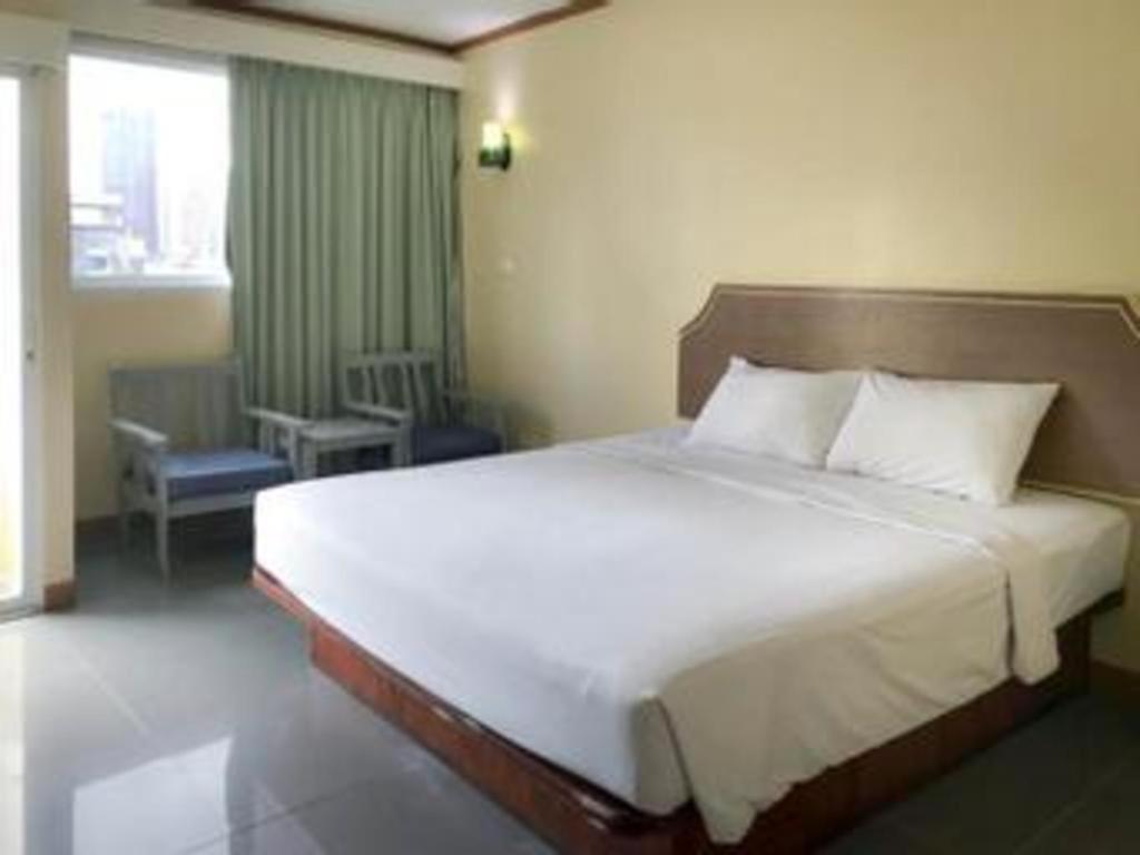 J Two S Pratunam Hotel Bangkok Exterior photo